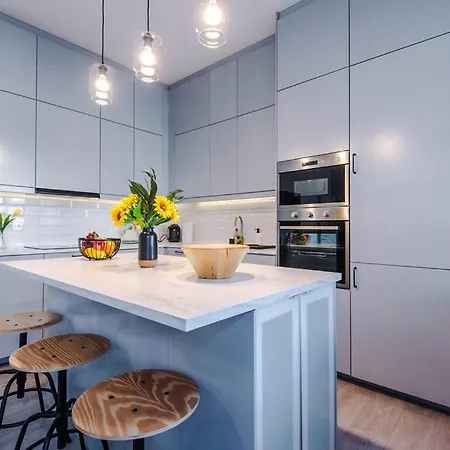 New! Stylish City-centre Flat W/parking, Sleeps 4! * Birmingham